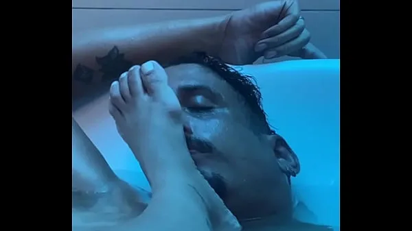 HORNY AMATEUR MISS B. FOOTFETISH IN BATHTUB WITH HER EX BOYFRIEND